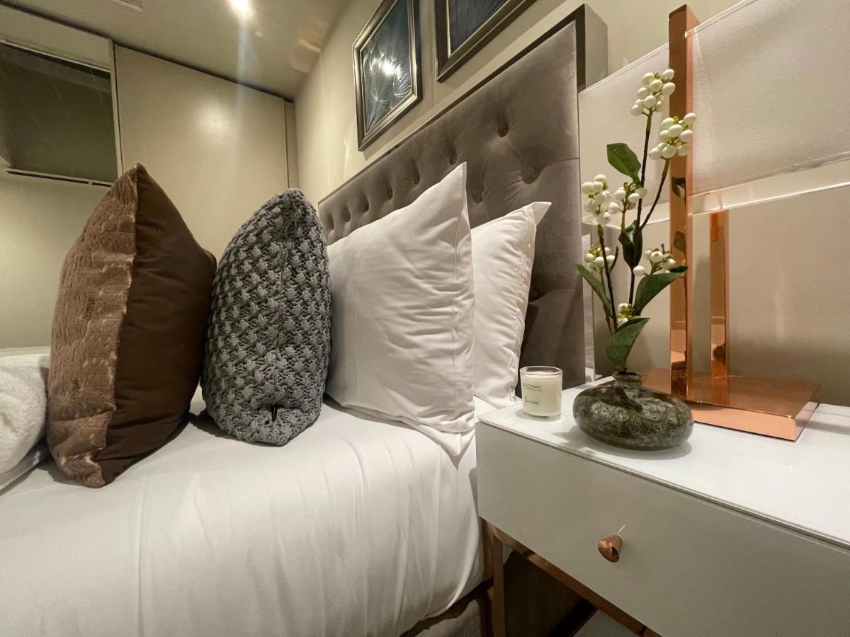 Sophisticated 1Br, 1 Ba Chigwell Designer Flat Chcl F2 Apartment Екстериор снимка